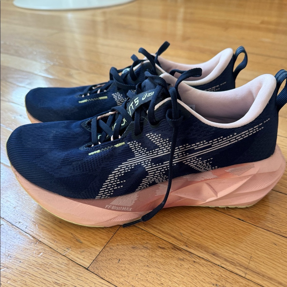ASICS Novablast - Picture 3 of 5